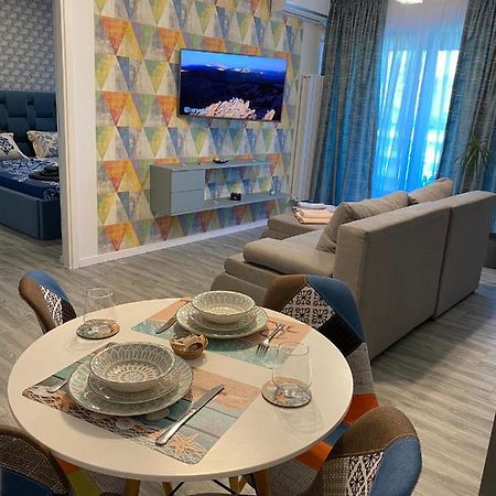Elysse Sunrise Apartment Mamaia Extérieur photo