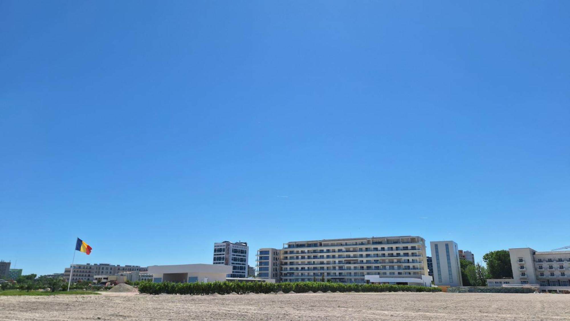 Elysse Sunrise Apartment Mamaia Extérieur photo